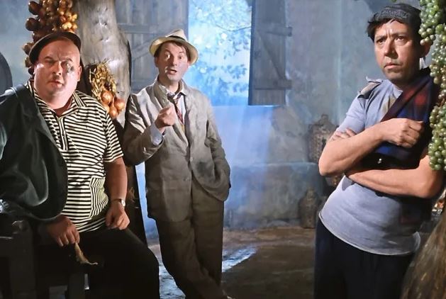 В какой из комедий на экранах впервые появилось трио Труса, Балбеса и Бывалого в исполнении актеров Георгия Вицина, Юрия Никулина и Евгения Моргунова?